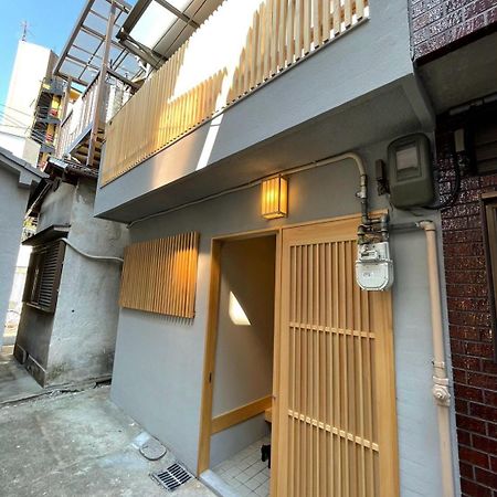 Tamatsukan 玉津館, Kansai Airport 關西空港 57 Mins, Namba 6 Mins, Nihonbashi 4 Mins, Universal Studio 37 Mins, Nara 30 Mins, Walk Jr Tsuruhashi 7 Mins, Early Check In أوساكا المظهر الخارجي الصورة